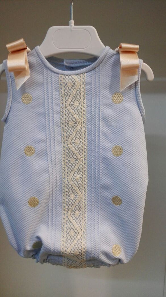 Pelele Piqué bolillos, Bodoques beige y lazos  Alves Creaciones 378814